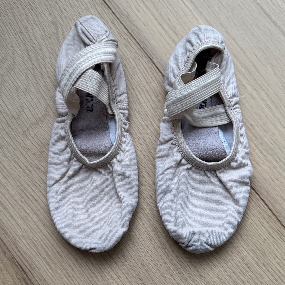 SO DANCA Light Pink Kids Ballet Shoe - size 12.5